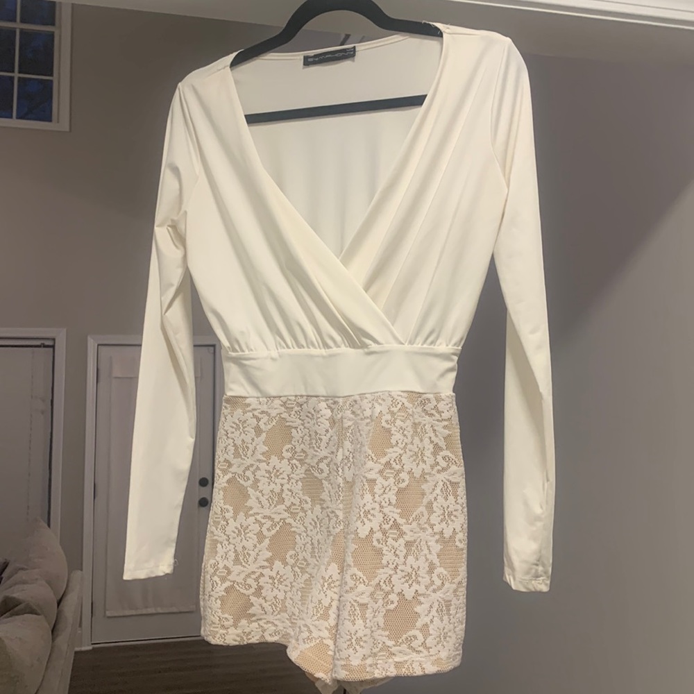 Long sleeve floral lace short romper